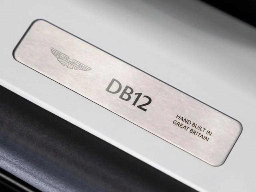 Aston Martin DB12
