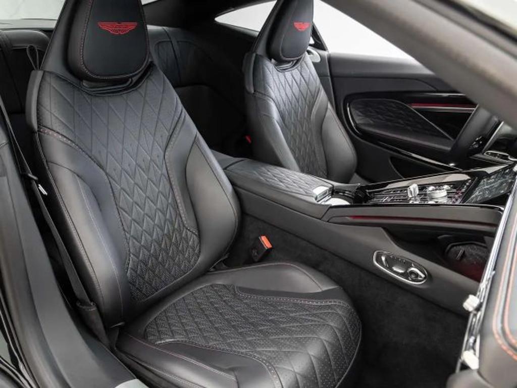 Aston Martin DB12