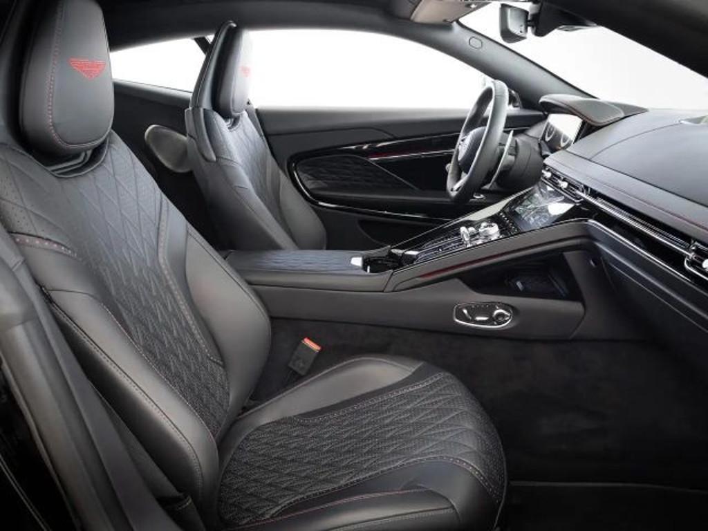 Aston Martin DB12