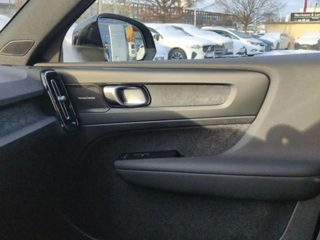 Volvo EX40