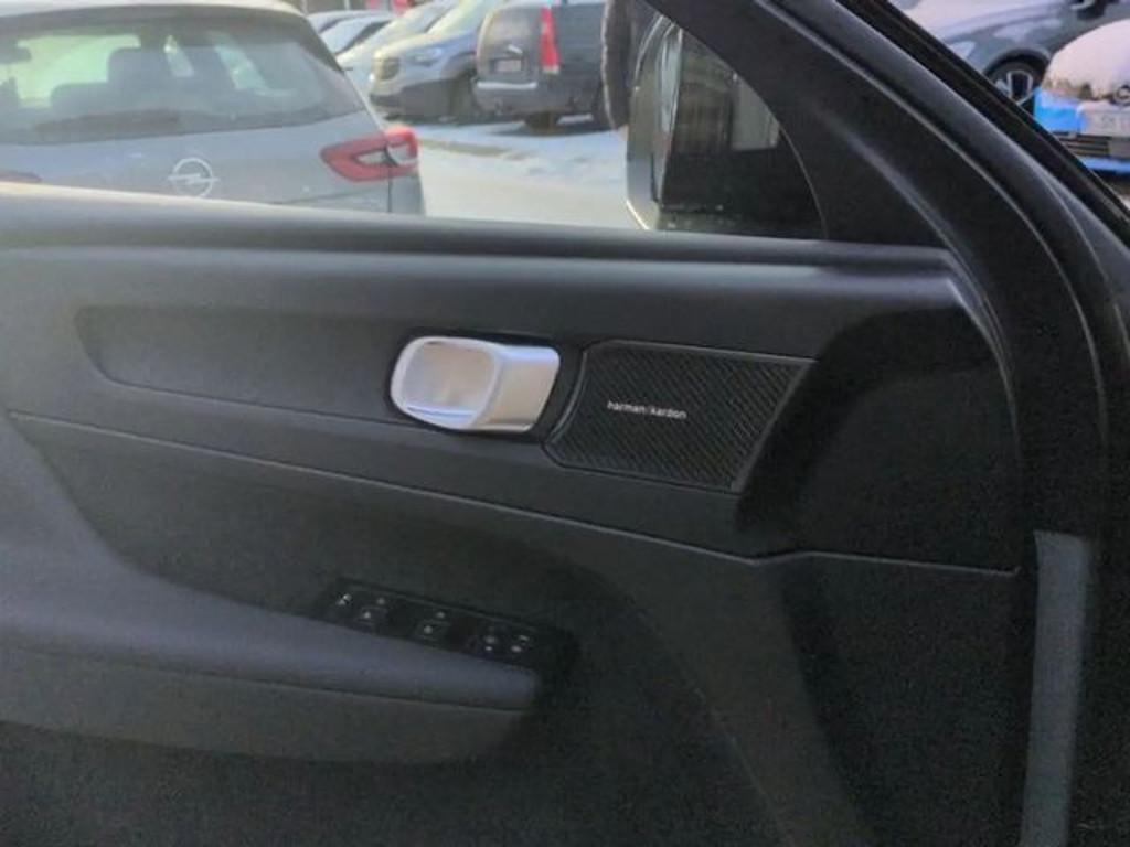Volvo EX40