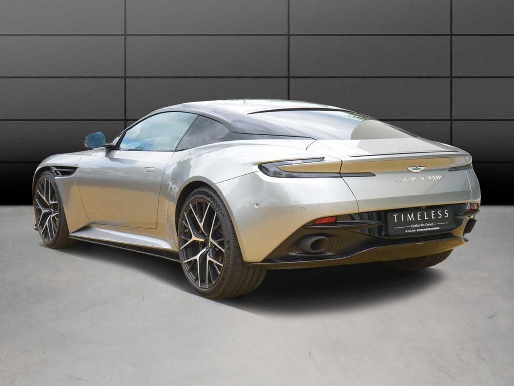 Aston Martin DB12