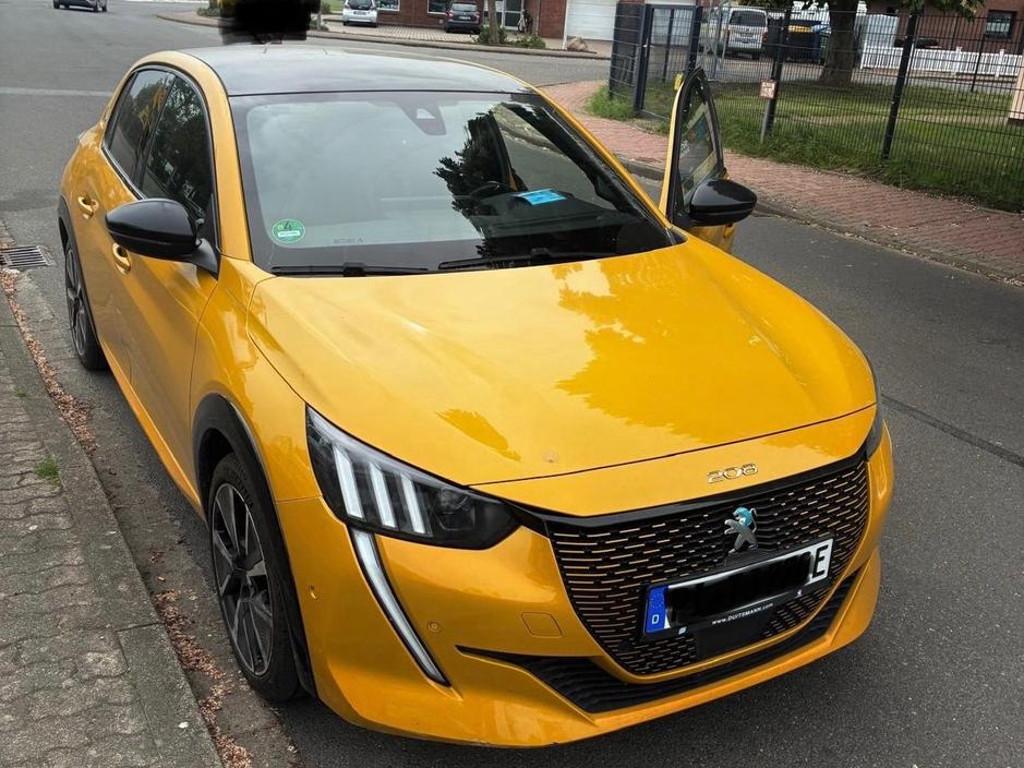 Peugeot e-208