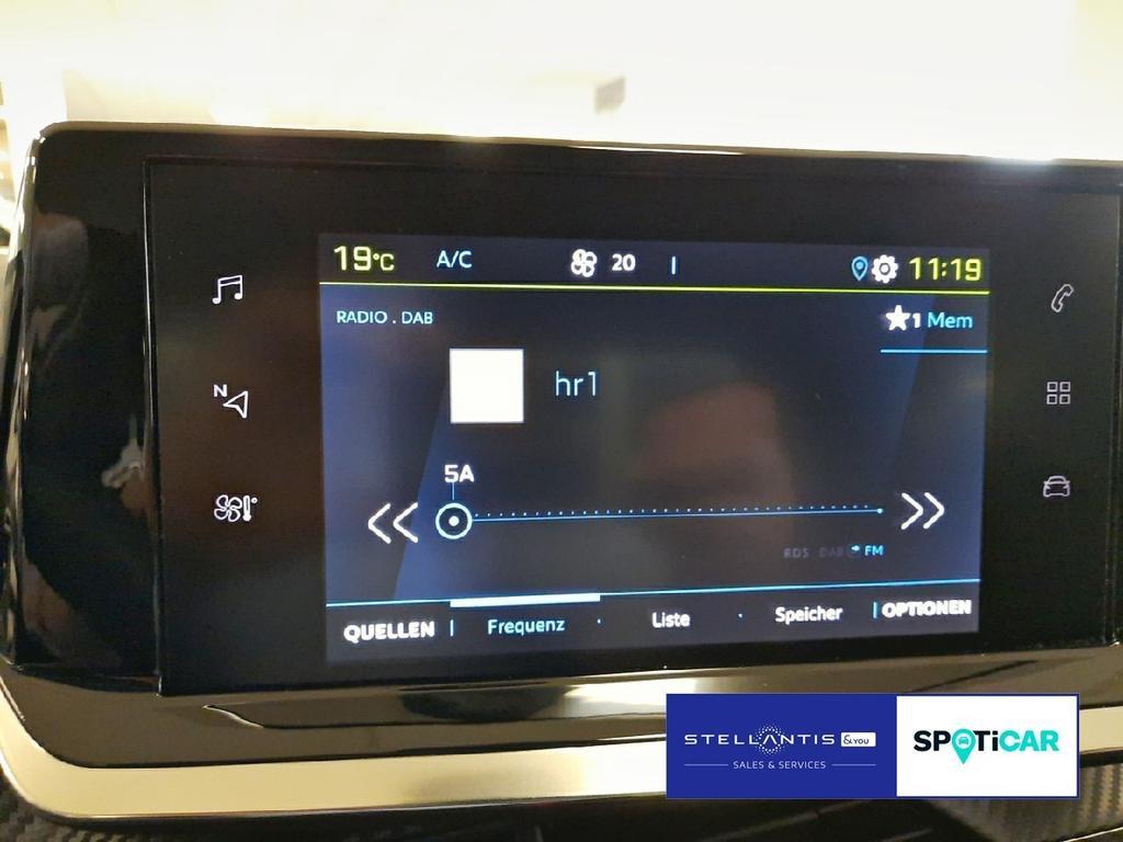 Peugeot e-208
