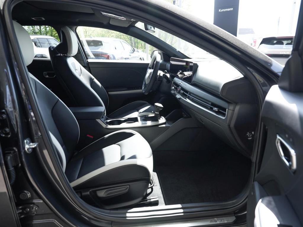 Kia K4