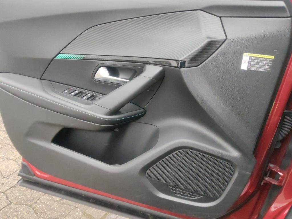 Peugeot e-2008
