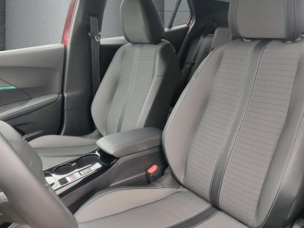 Peugeot e-2008