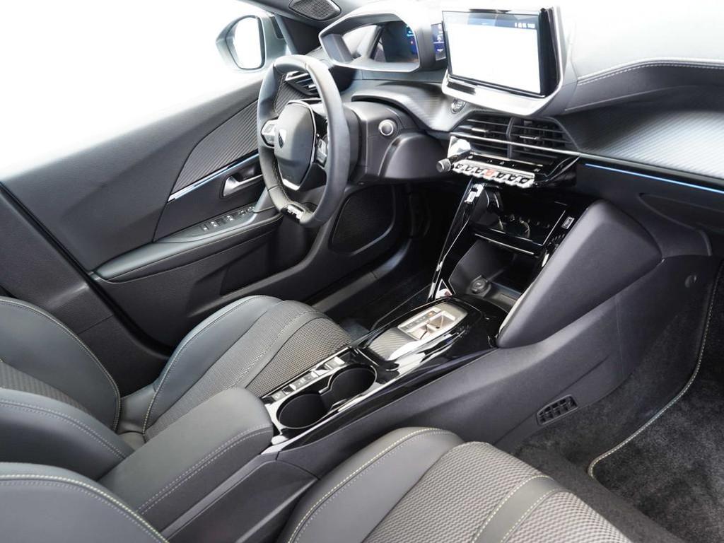 Peugeot e-2008
