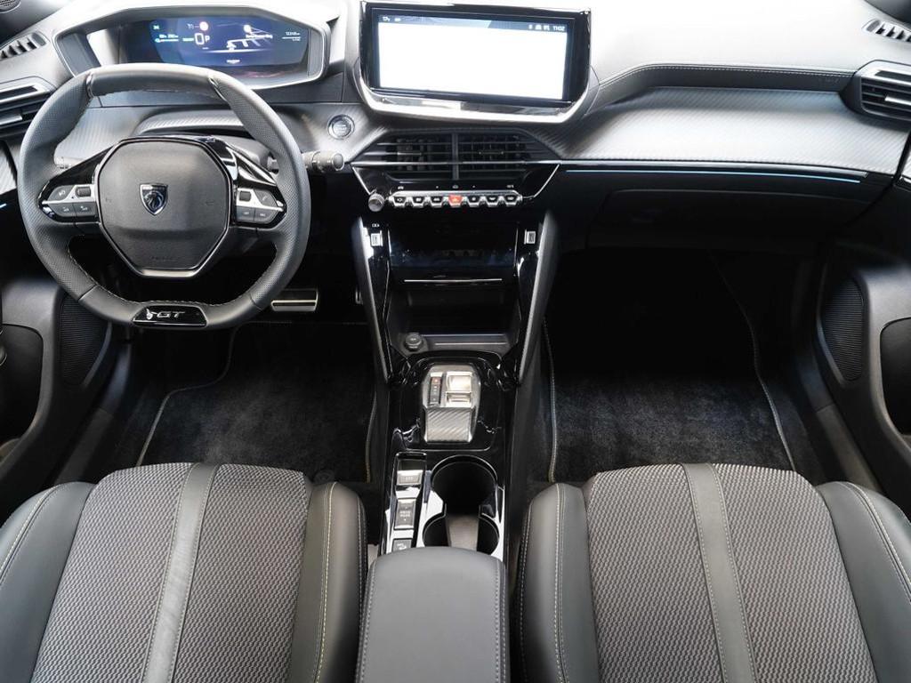 Peugeot e-2008