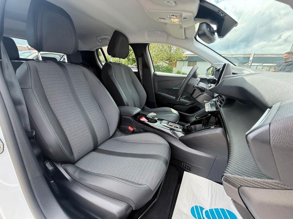 Peugeot e-208