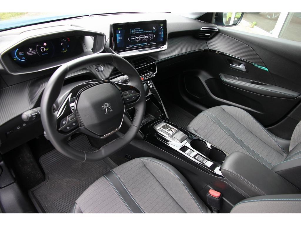 Peugeot e-208