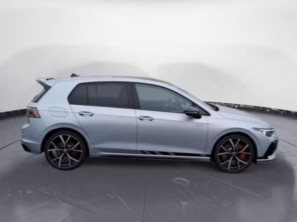Volkswagen Golf 2025 Benzine