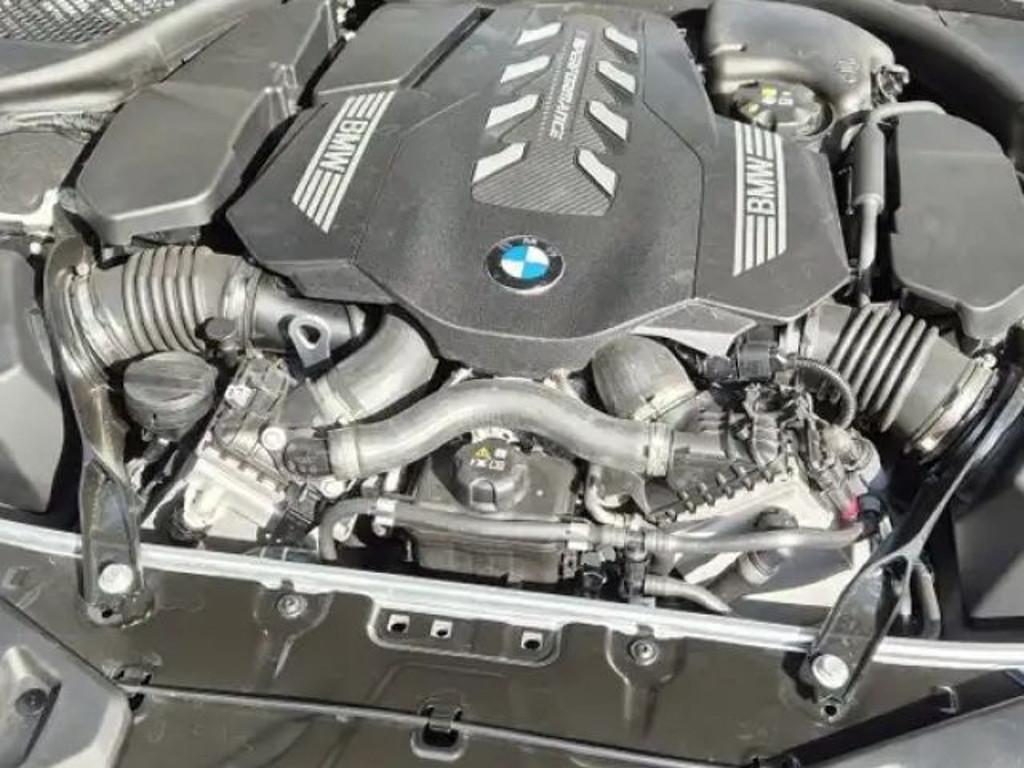 BMW M850