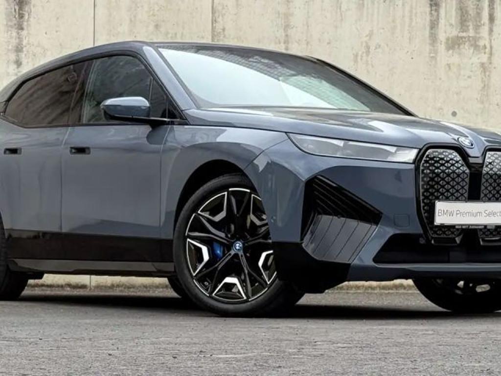 BMW iX