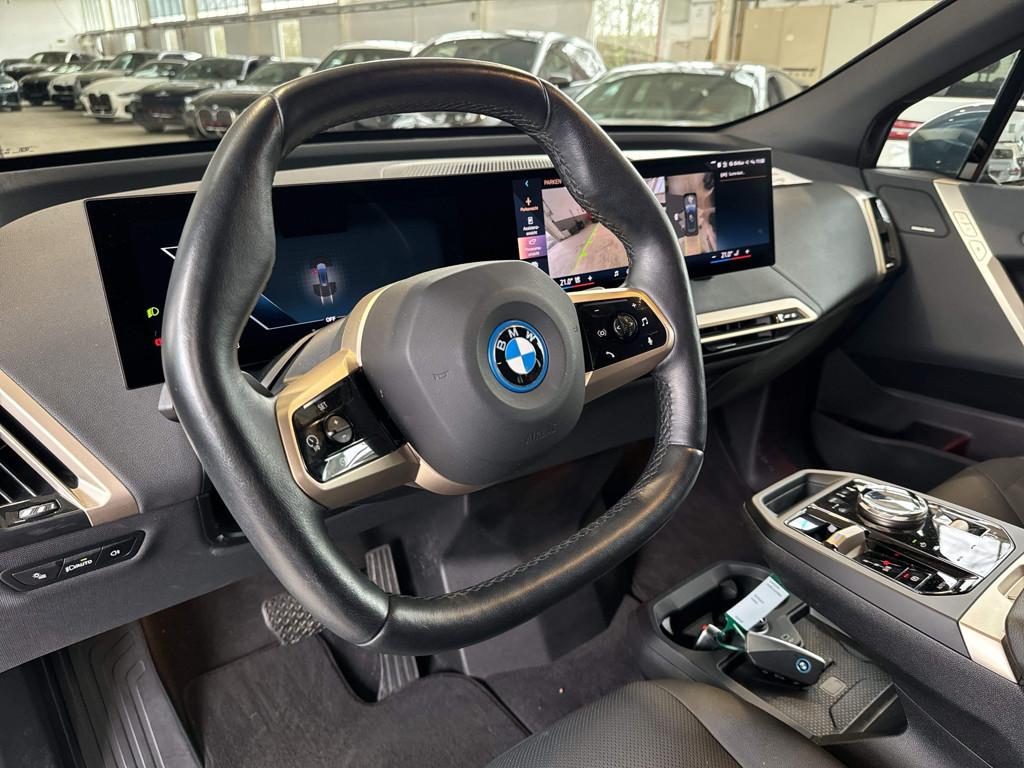 BMW iX