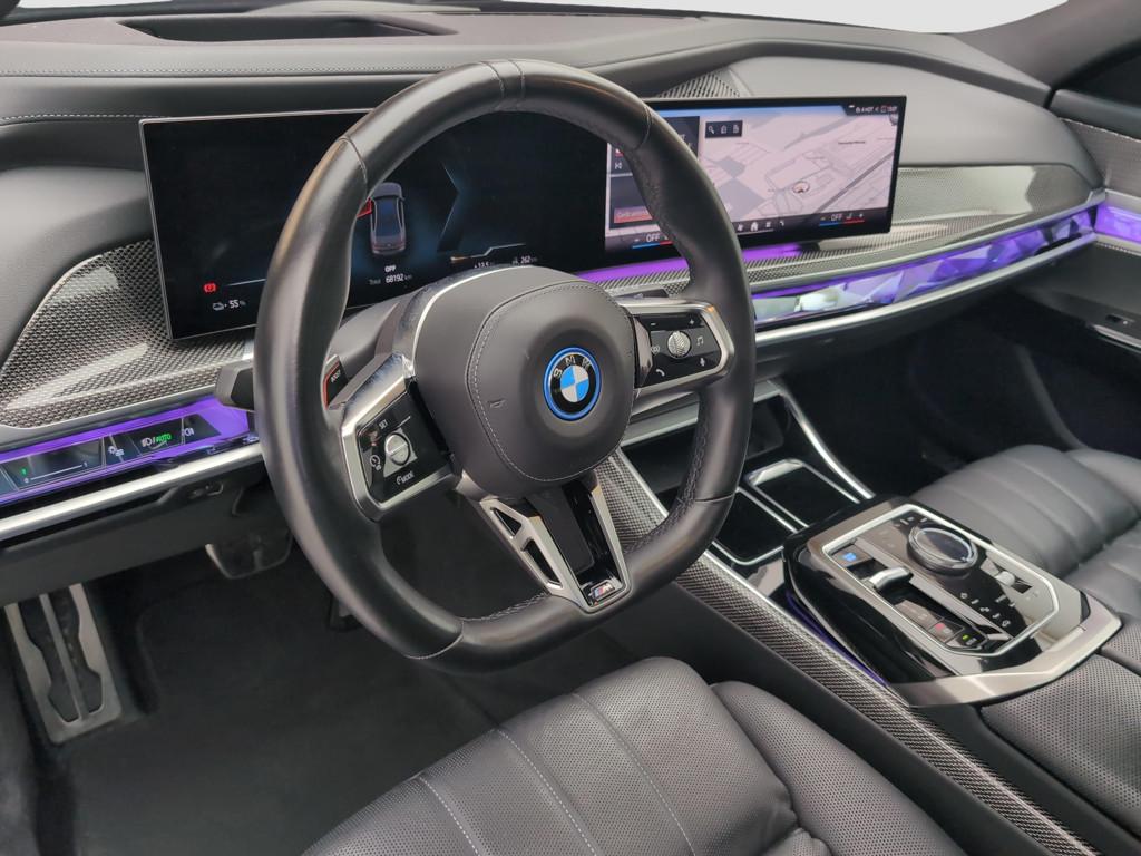 BMW i7