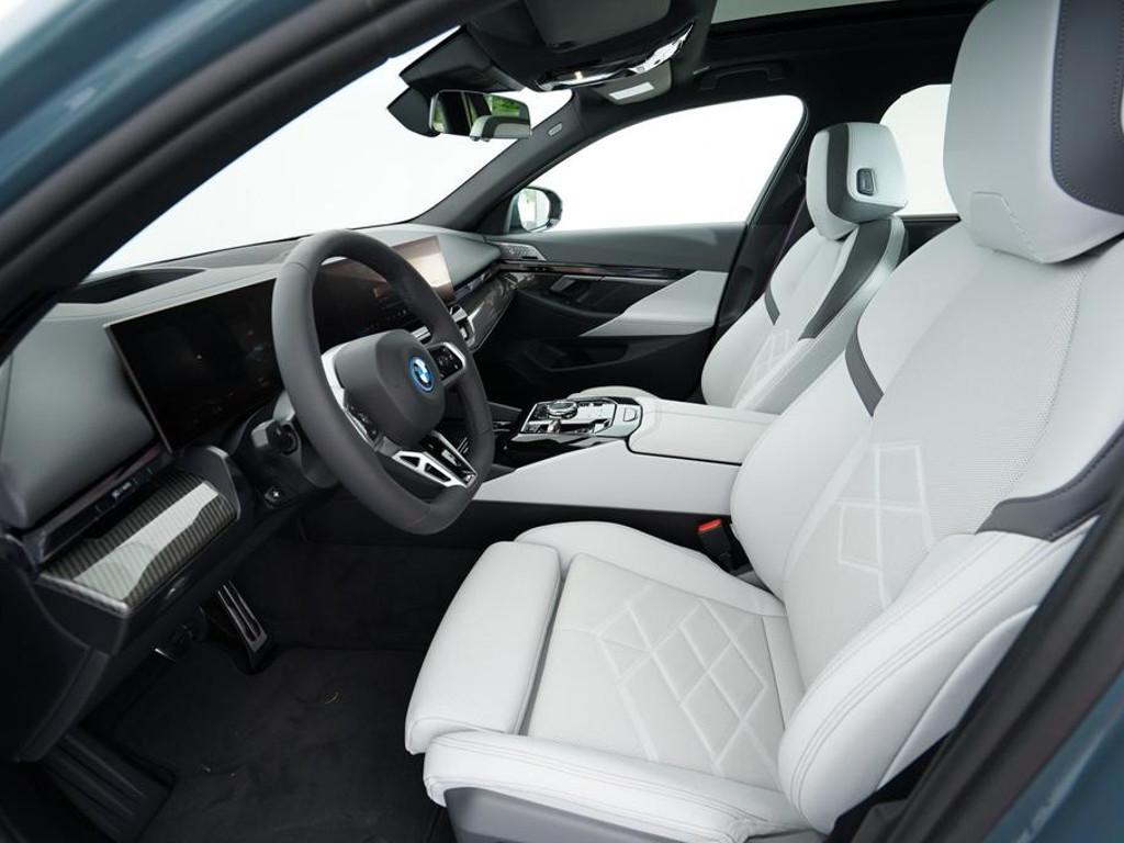 BMW i5