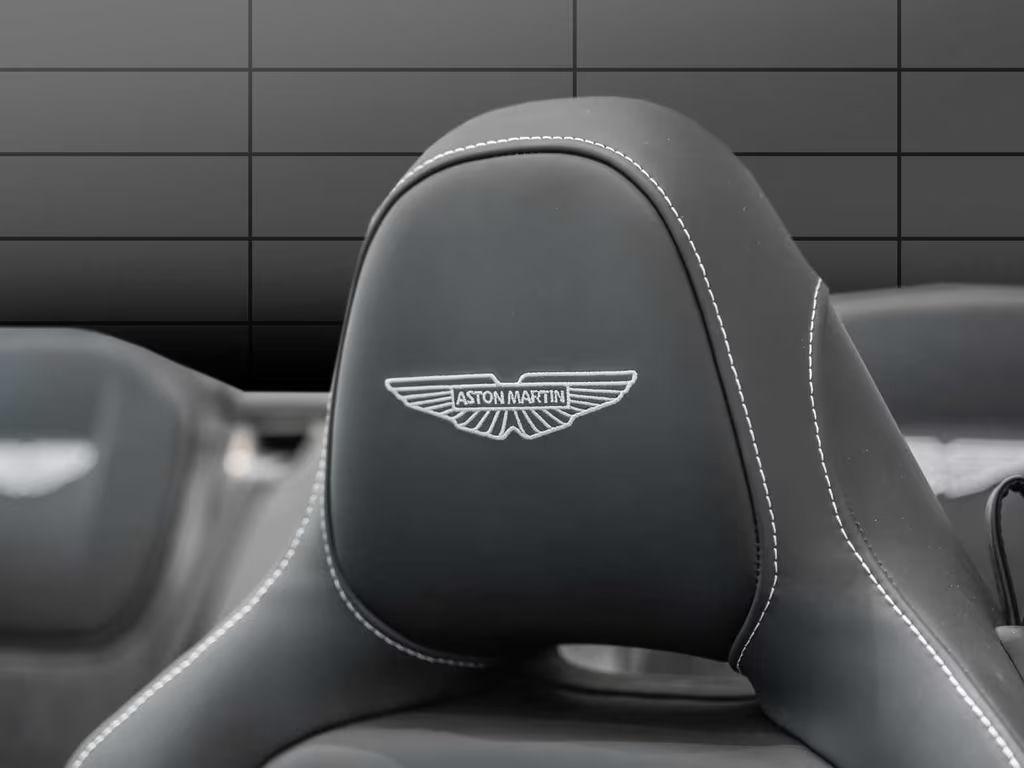 Aston Martin DB12
