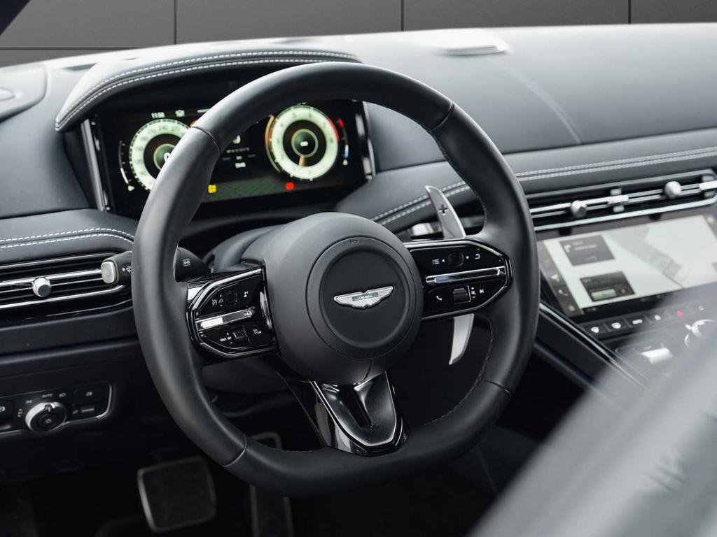 Aston Martin DB12