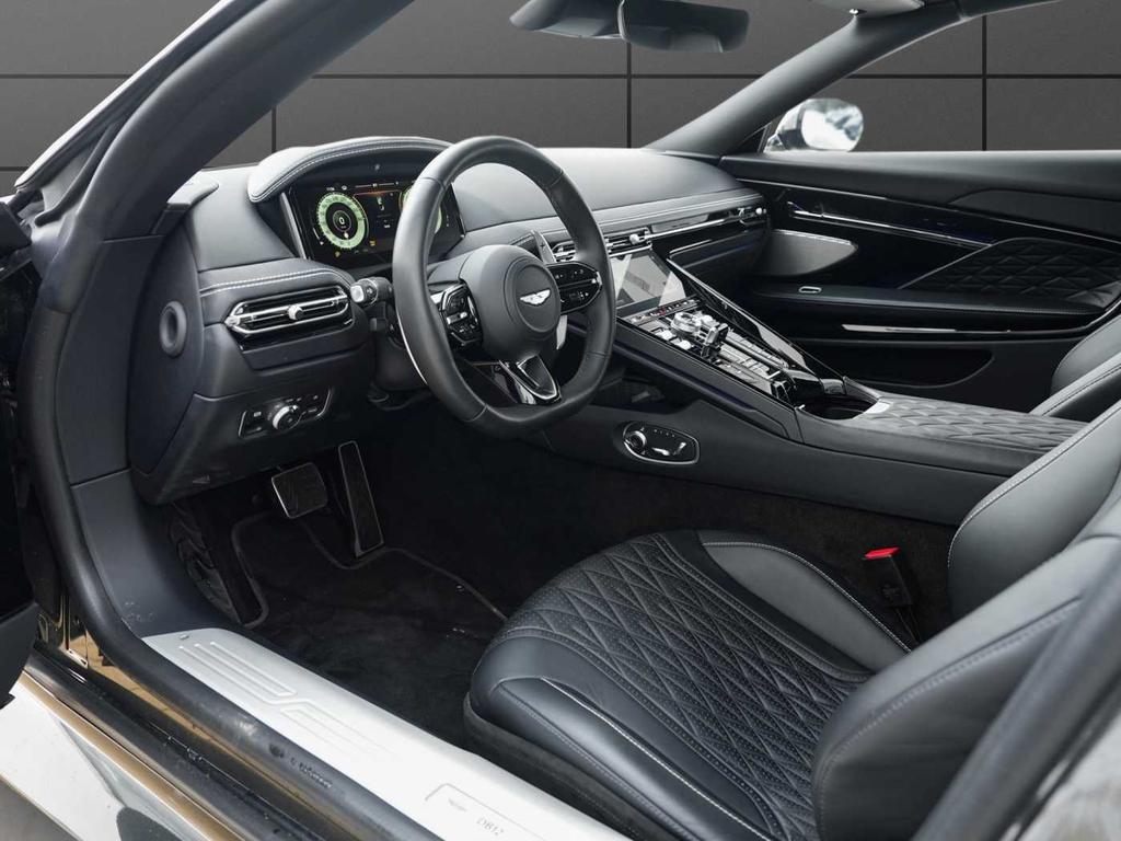 Aston Martin DB12