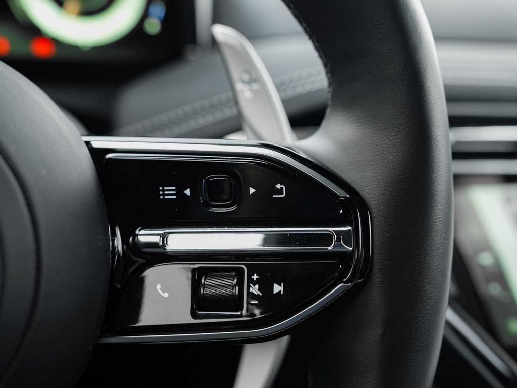 Aston Martin DB12