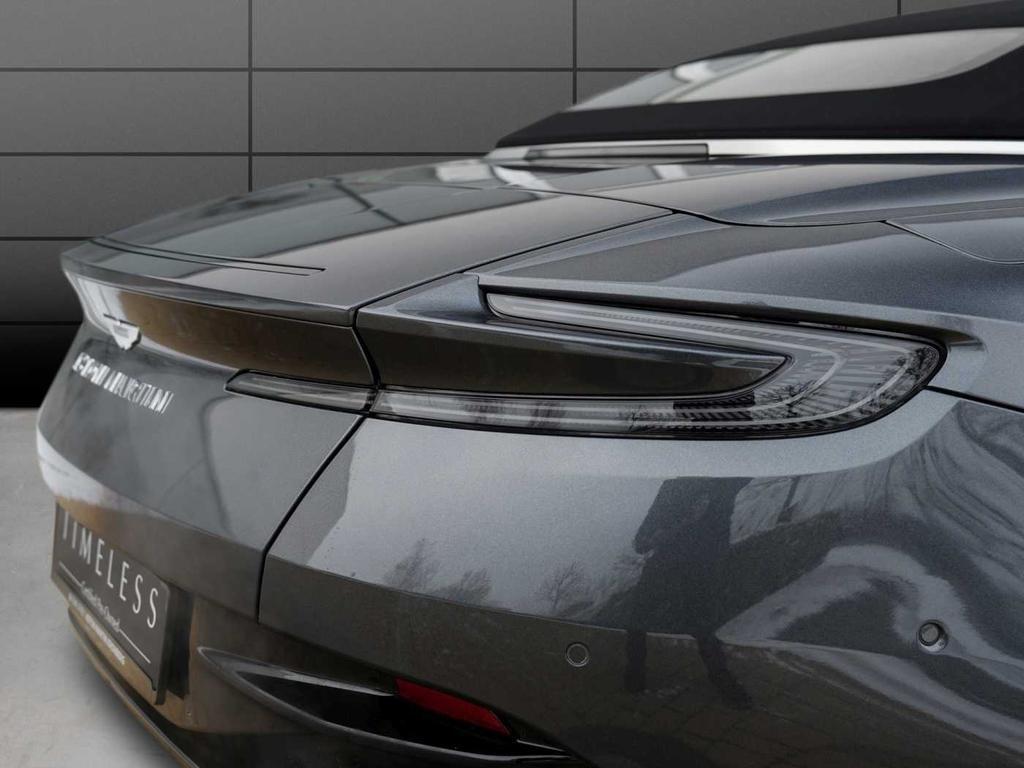 Aston Martin DB12