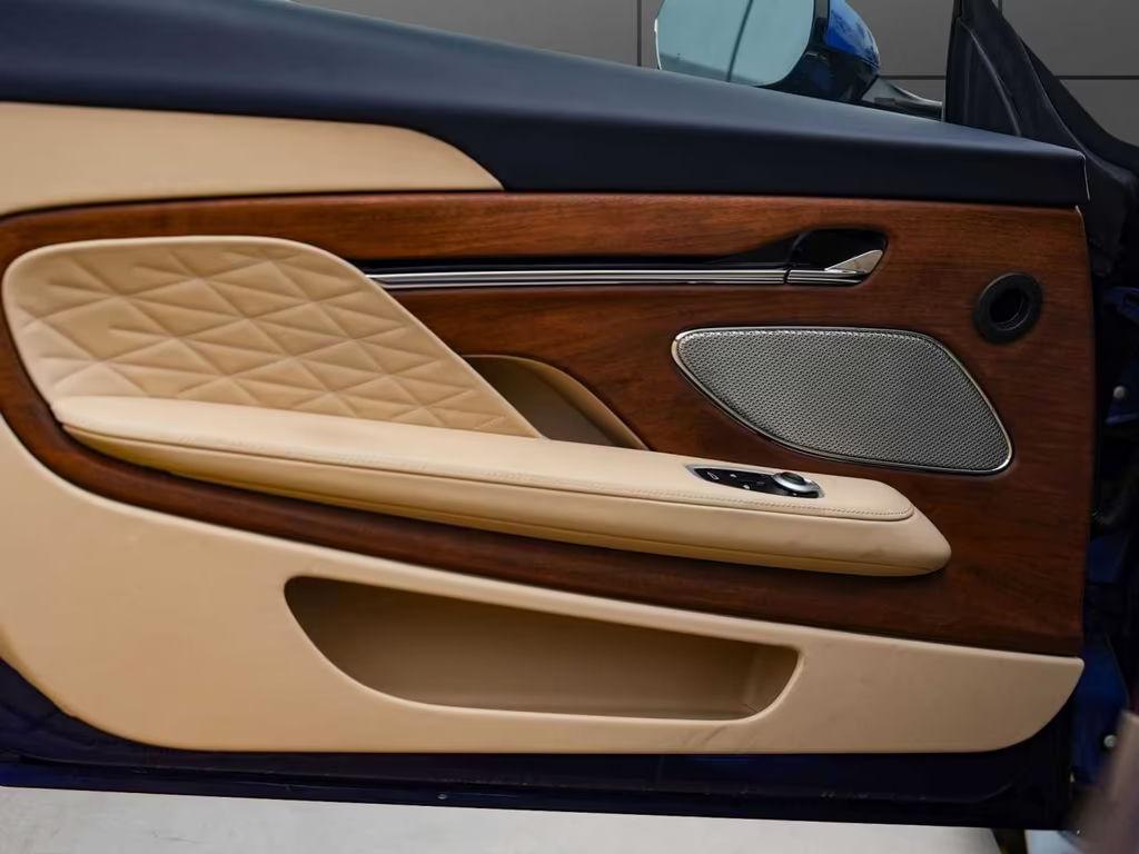 Aston Martin DB12