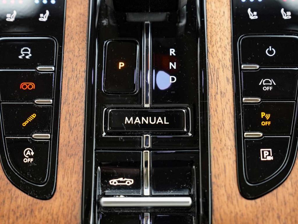 Aston Martin DB12