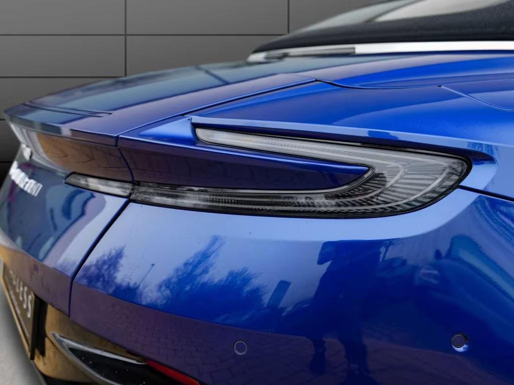 Aston Martin DB12
