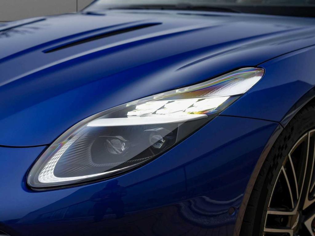 Aston Martin DB12