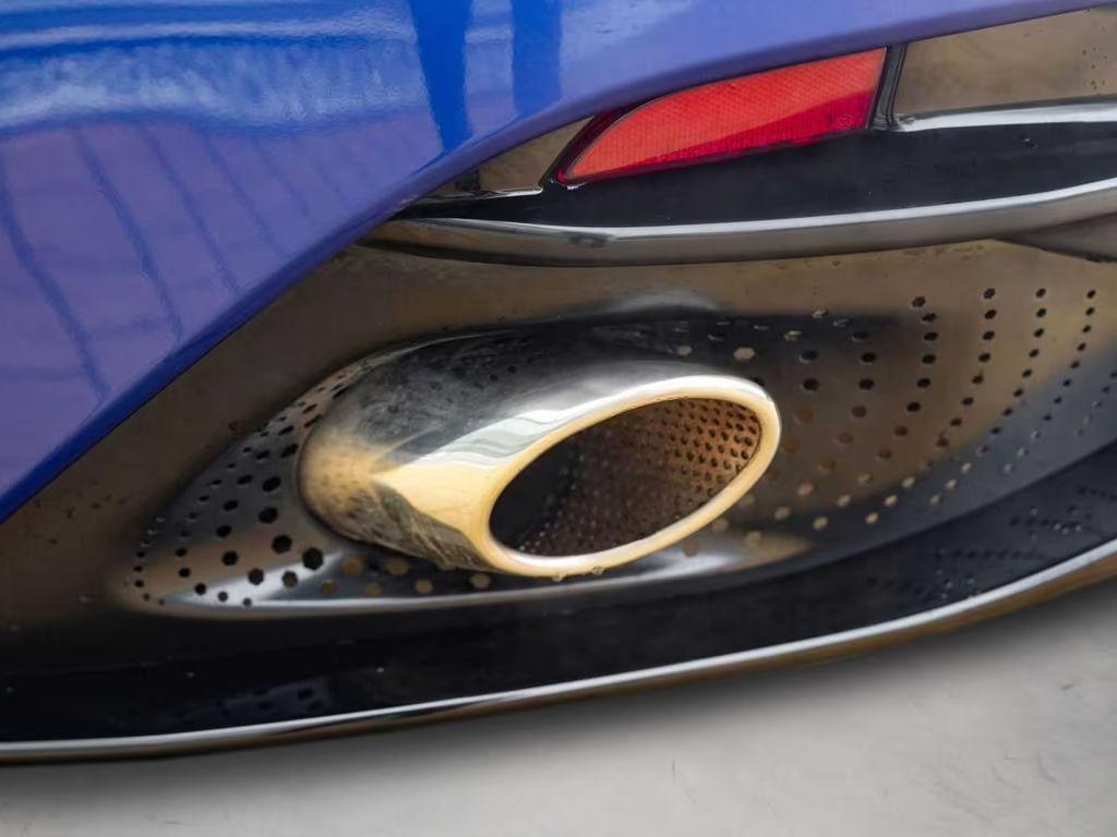 Aston Martin DB12