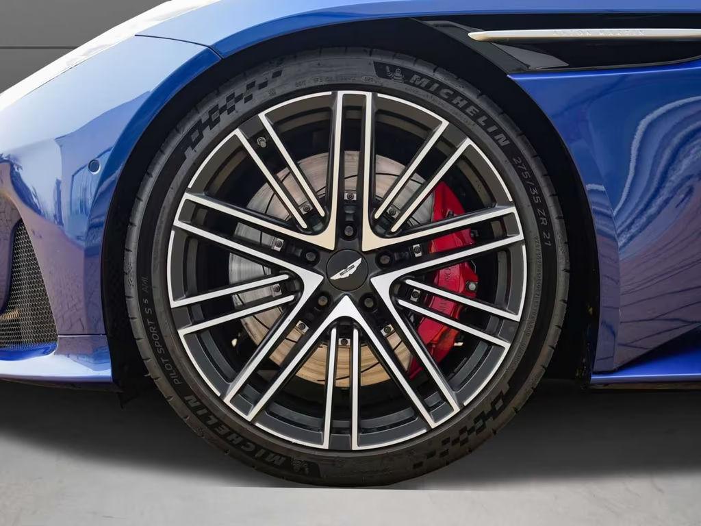 Aston Martin DB12