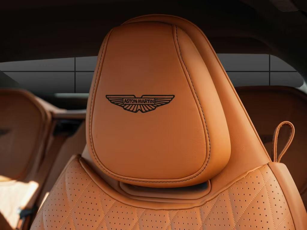 Aston Martin DB12