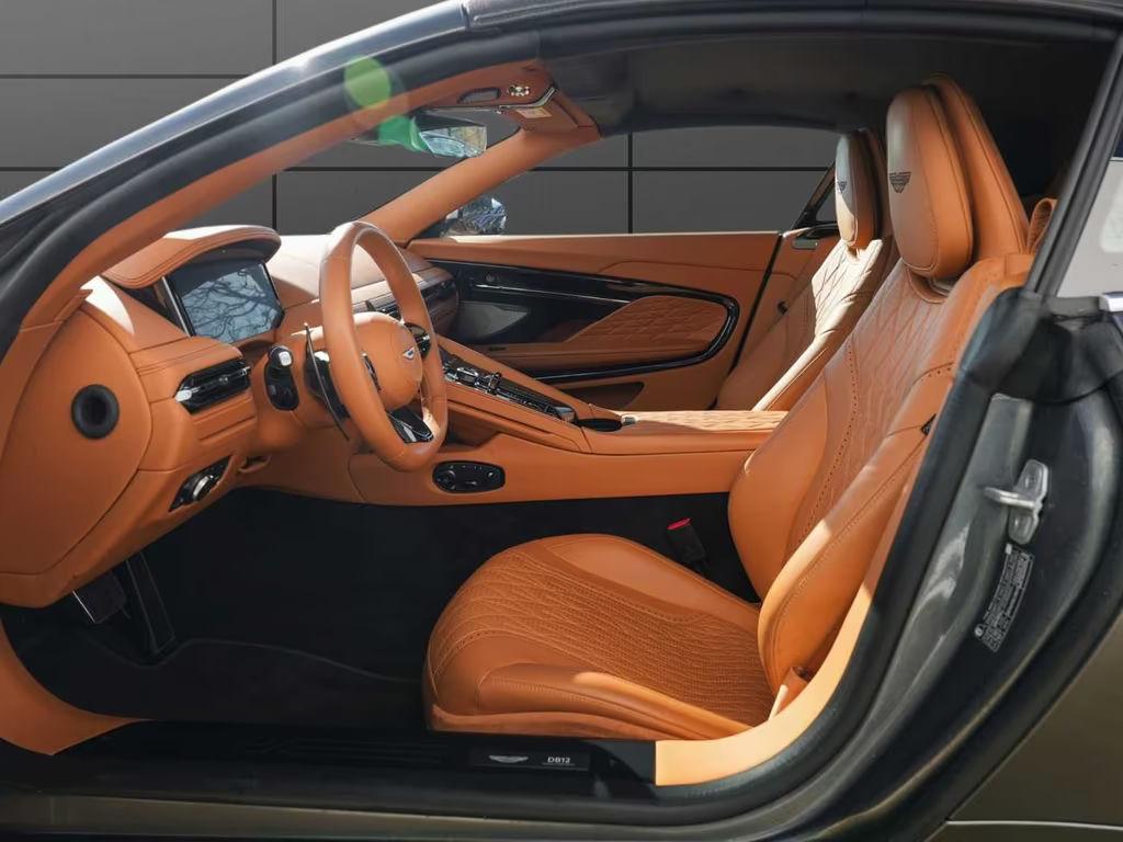 Aston Martin DB12