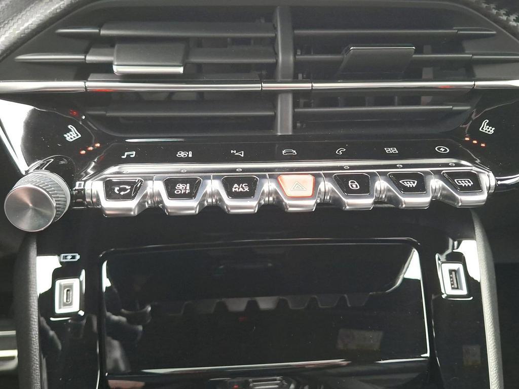 Peugeot e-2008