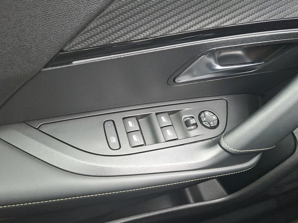 Peugeot e-2008