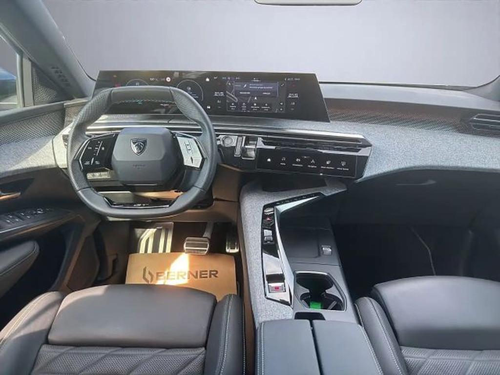 Peugeot E-3008