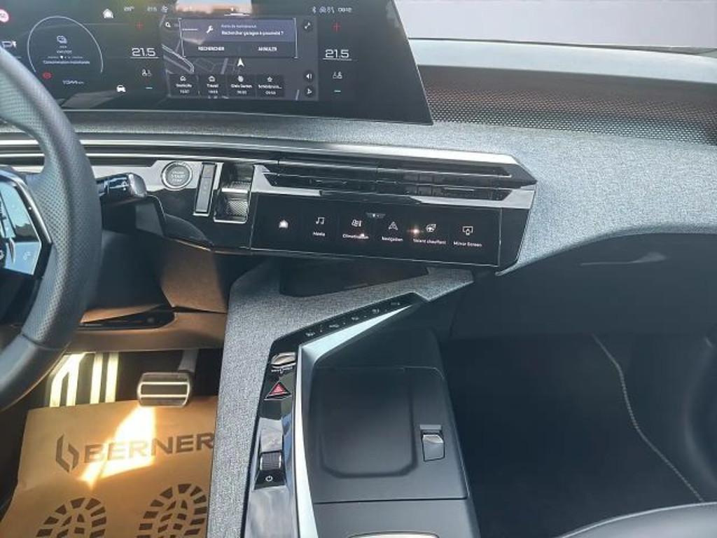 Peugeot E-3008