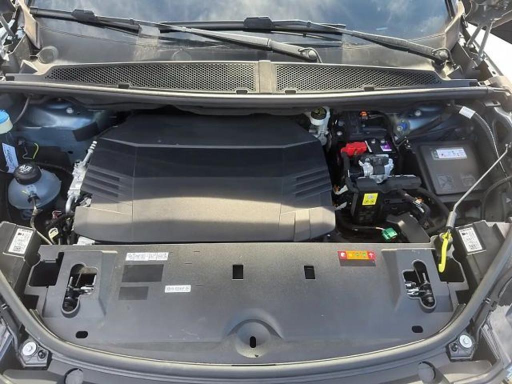 Peugeot E-3008