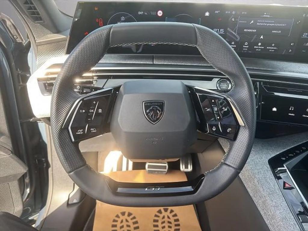 Peugeot E-3008