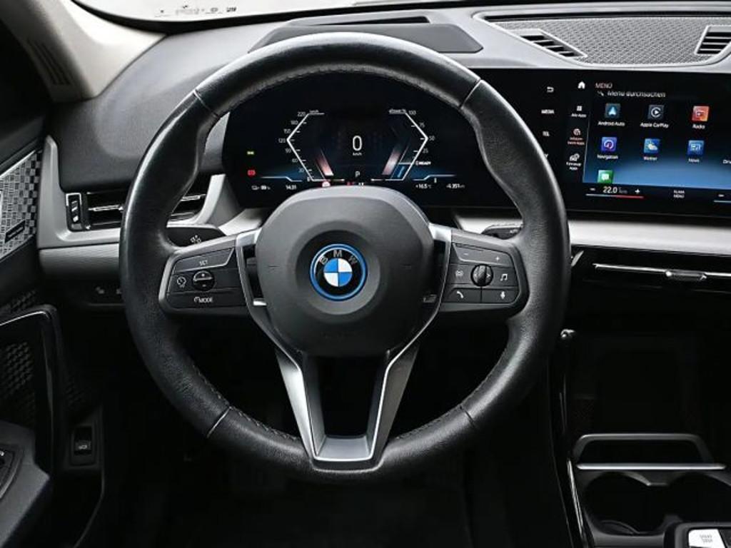 BMW iX1