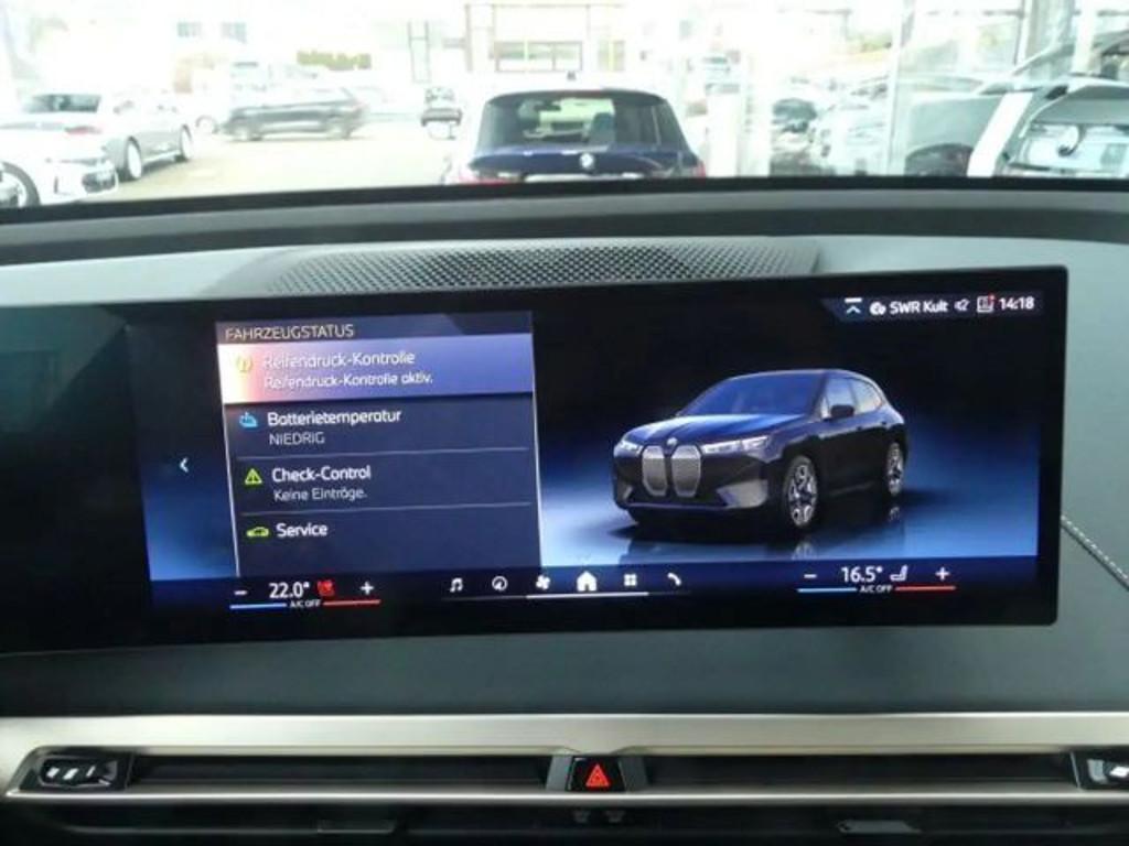 BMW iX