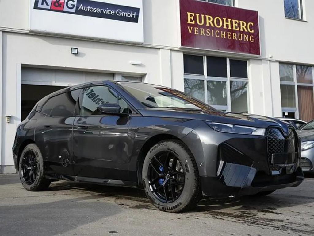 BMW iX