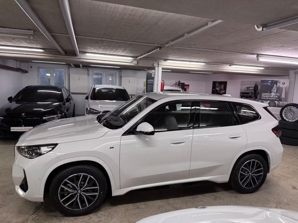 BMW iX1