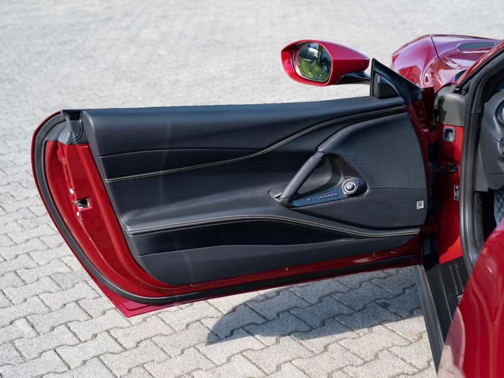 Ferrari 812