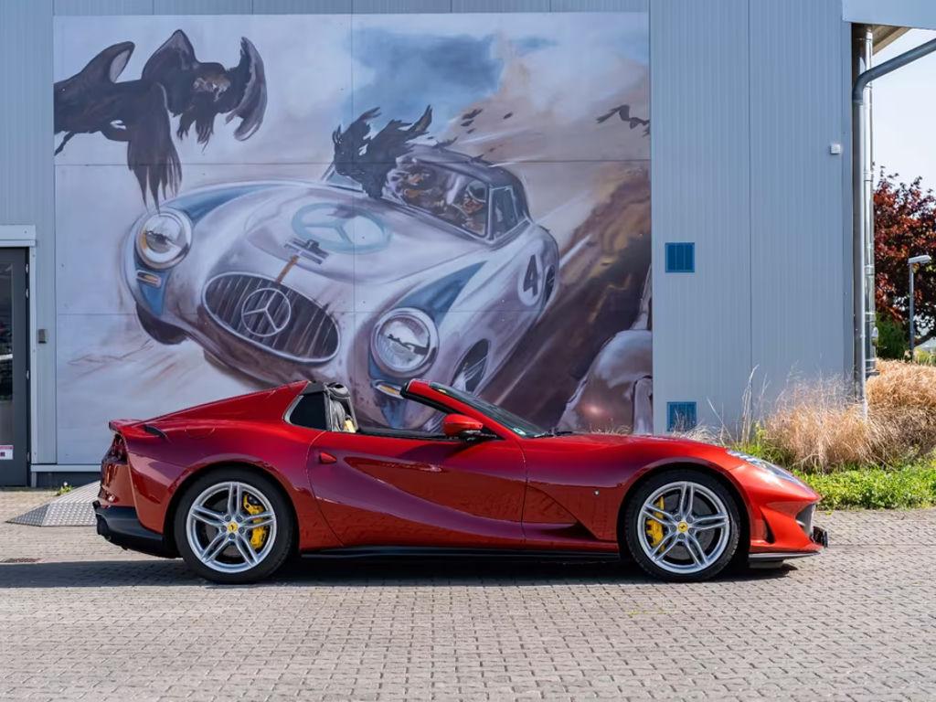 Ferrari 812