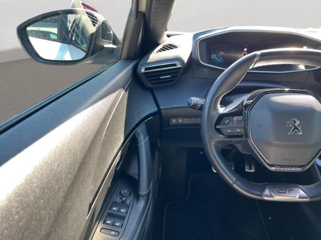 Peugeot e-2008