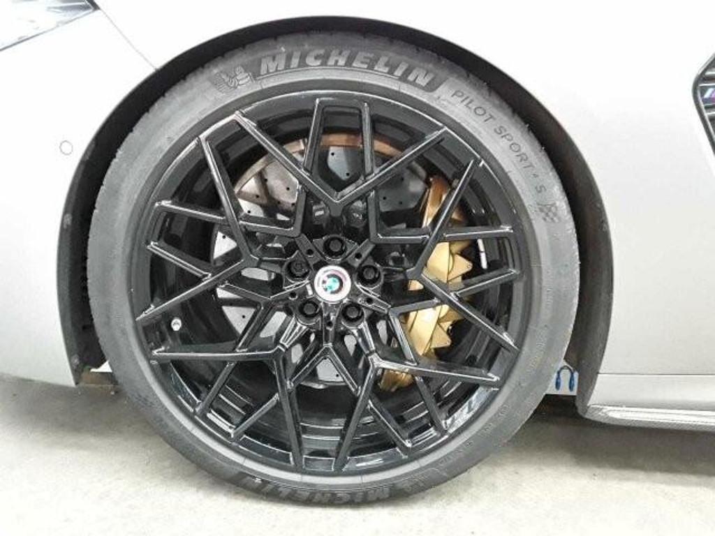 BMW M8