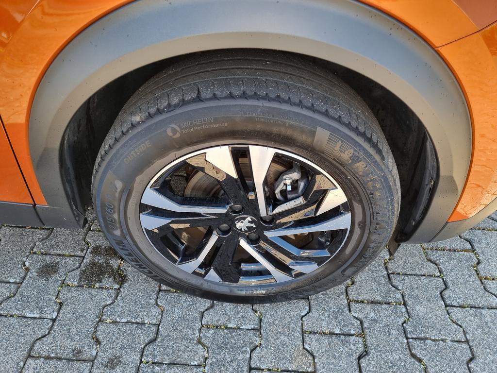 Peugeot e-2008