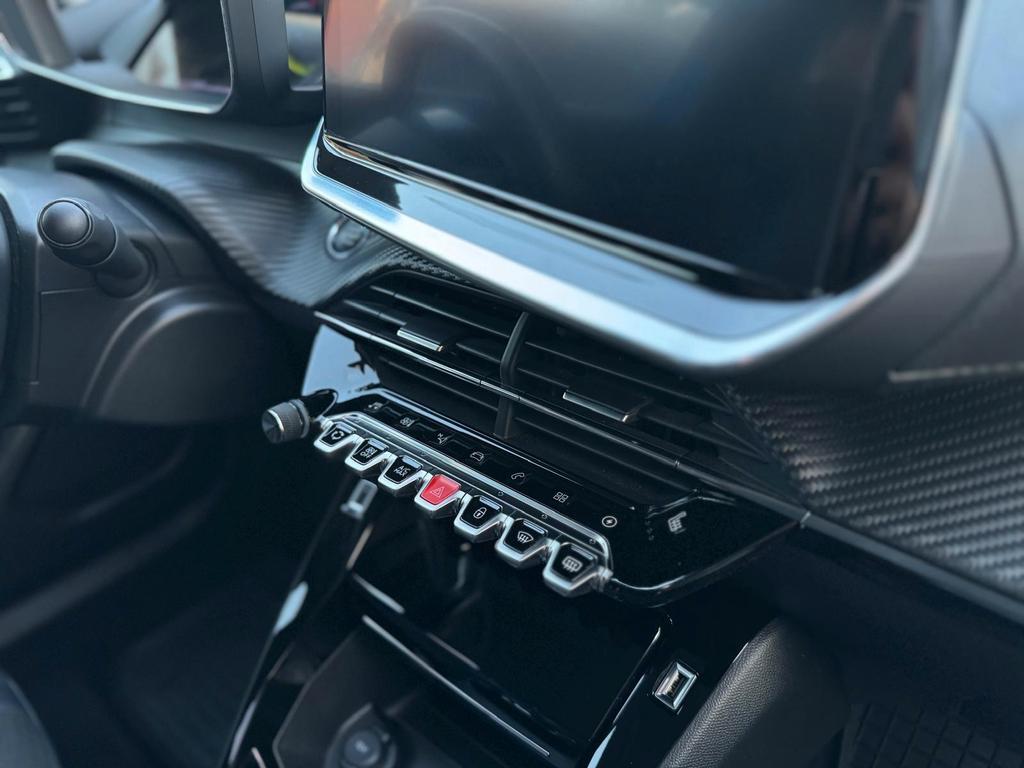 Peugeot e-2008